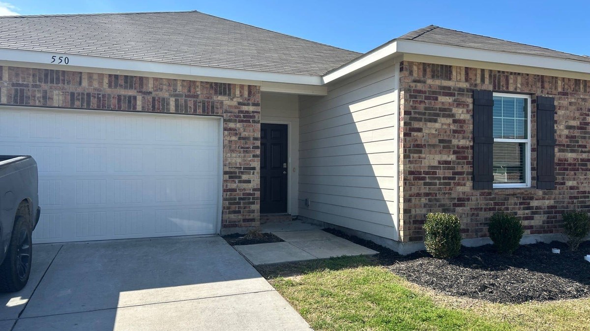 Exterior Paint vs Exterior Coatings: What’s the Difference? (Montgomery County Guide)